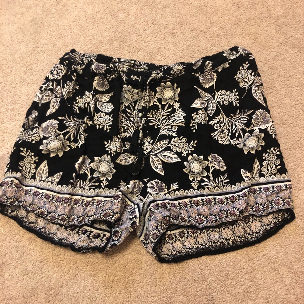 Francesca’s Flowy Shorts - Picture 3 of 4